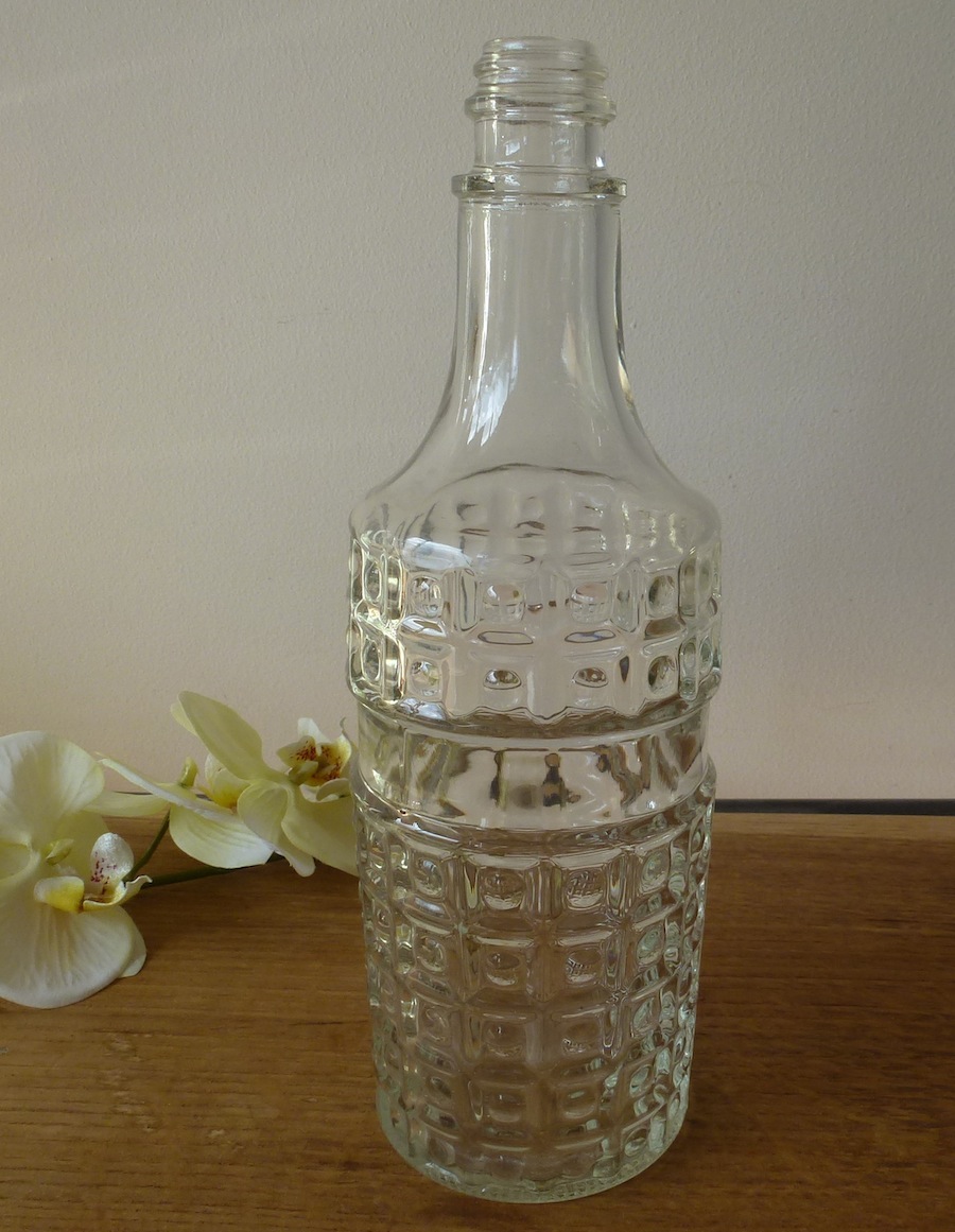 vintageglassbottledecorationa1 La Boutique Vintage