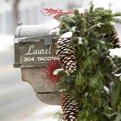 vintage-chirstmas-decoration-mailbox