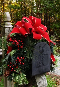 vintage-chirstmas-decoration-mailbox