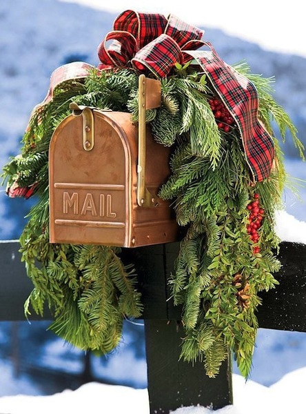 vintage-chirstmas-decoration-mailbox
