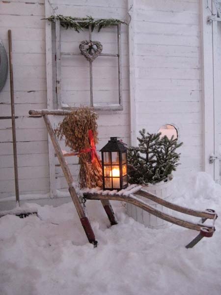 vintage-christmas-outdoor-decoration