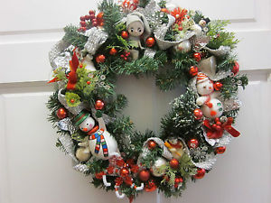vintage-christmas-outdoor-decoration-wreath