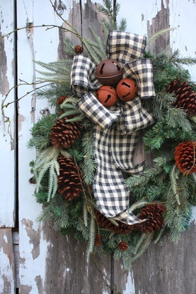 vintage-christmas-outdoor-decoration-wreath