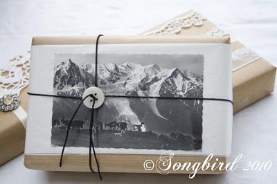 vintage-christmas-wrapping-paper-mountain